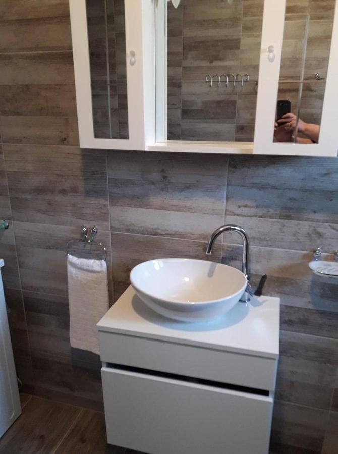 Apartman Sandra Vodice Esterno foto